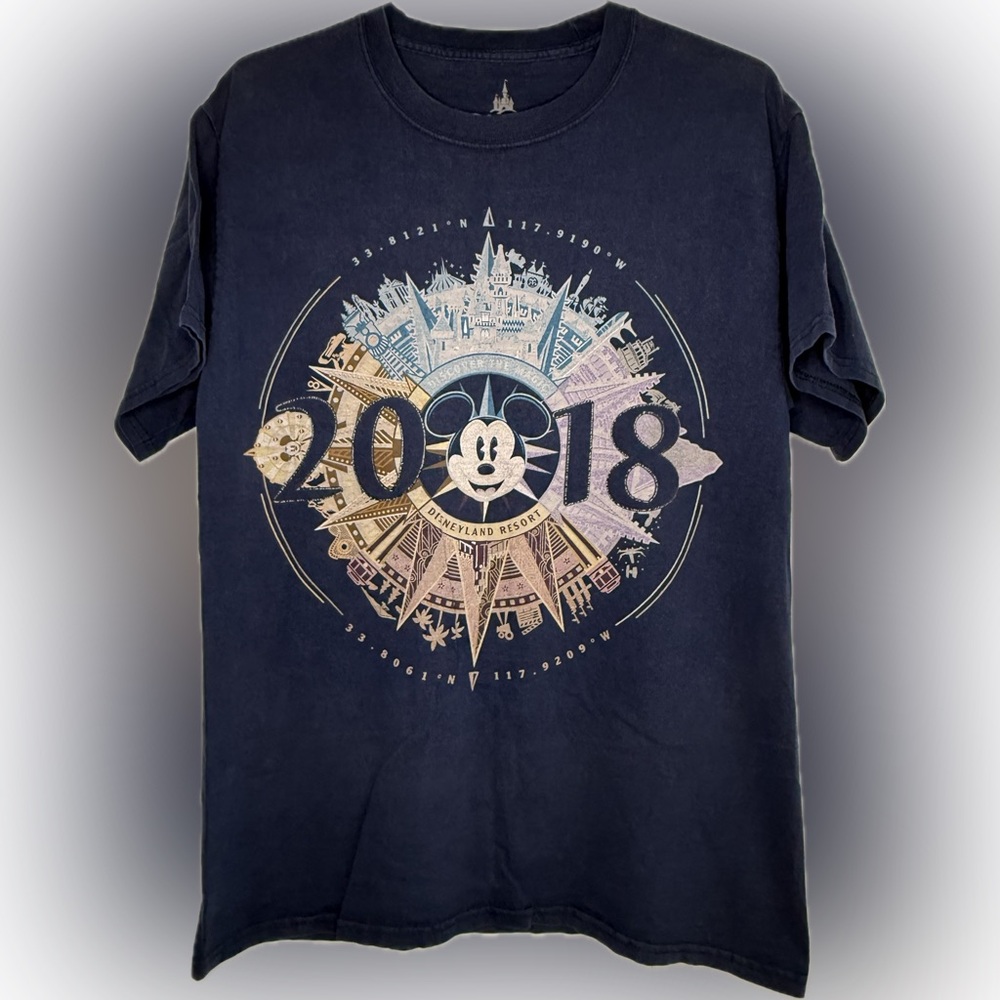 Disney Parks 2018 'Discover the Magic' Compass Disneyland T-Shirt Size Medium